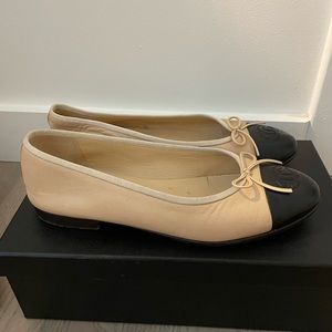 Chanel OG color ballet flats. Size 38.